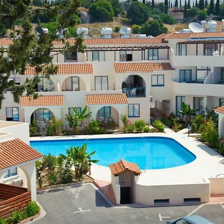 Abitare Cosy Apartment Paphos Bagian luar foto