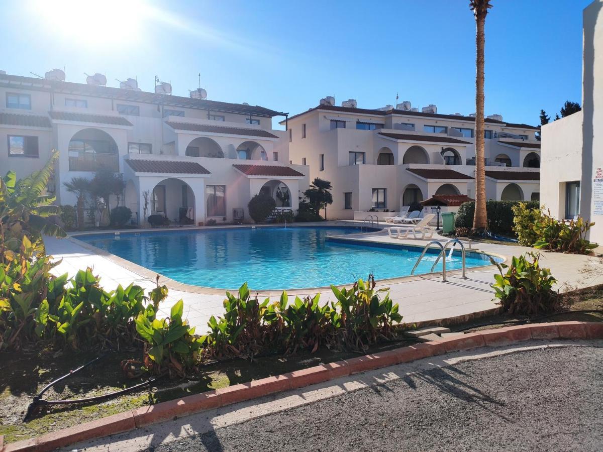 Abitare Cosy Apartment Paphos Bagian luar foto