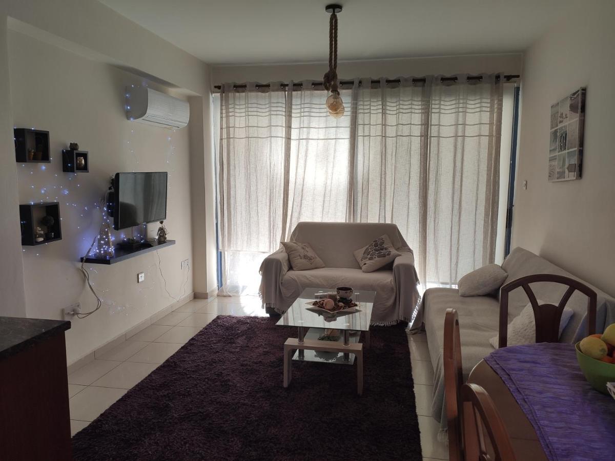 Abitare Cosy Apartment Paphos Bagian luar foto