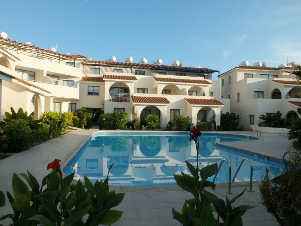 Abitare Cosy Apartment Paphos Bagian luar foto