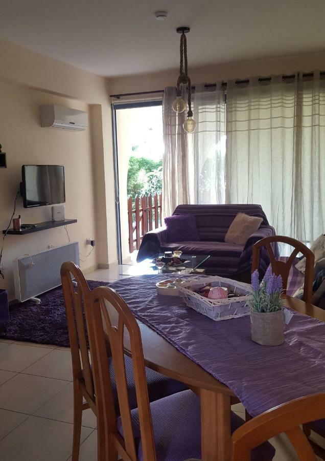 Abitare Cosy Apartment Paphos Bagian luar foto