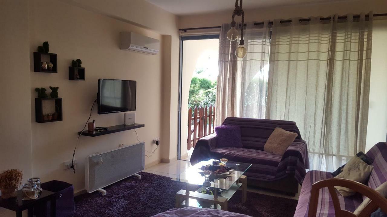 Abitare Cosy Apartment Paphos Bagian luar foto